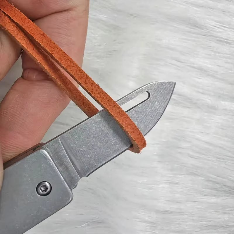 Mini Outdoor Klappmesser „PocketEdge“ – EDC-Schlüsselanhänger, mit Wunschgravur oder Anti-Lost-Text