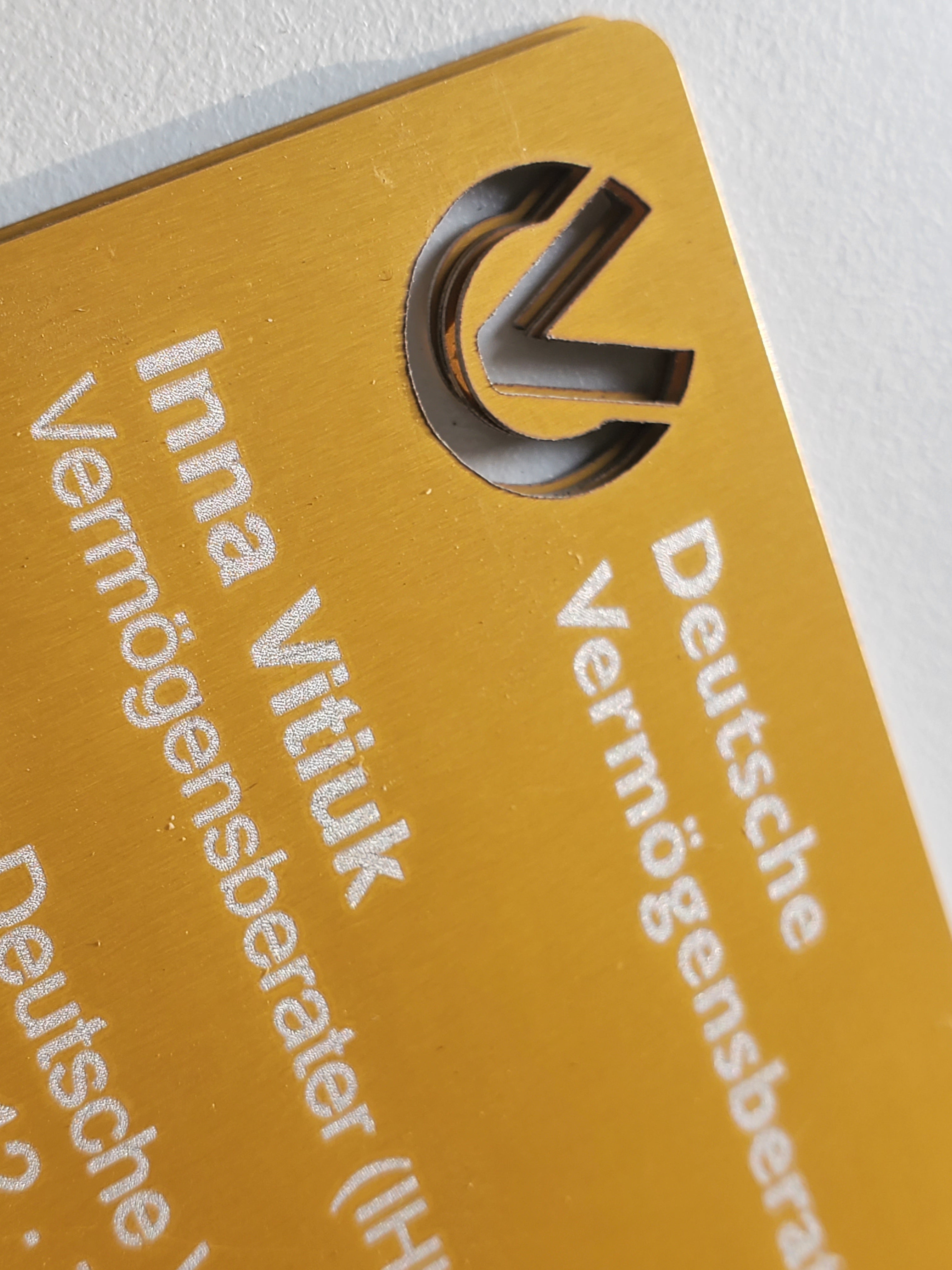 Premium Aluminium Visitenkarte – Gravur & QR-Code, 0,4 mm