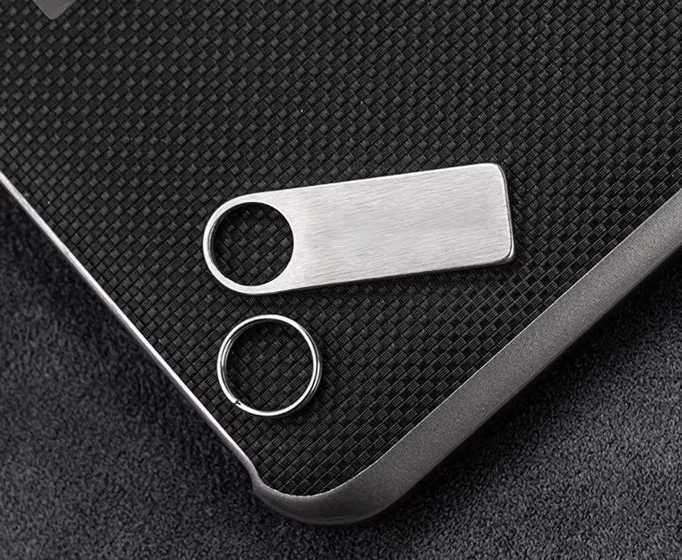 Edelstahl-Schlüsselanhänger „Klein Anti-Lost“ – kompakt, individuell gravierbar